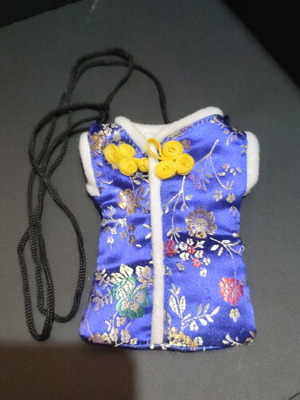 Hanging item case like new
