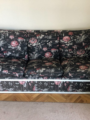 Three-seater sofa used, dimensions 212 x 83