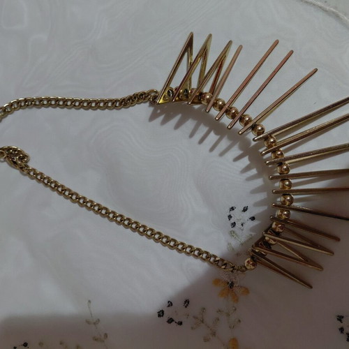 Rock necklace like new, gold tone for edgy look