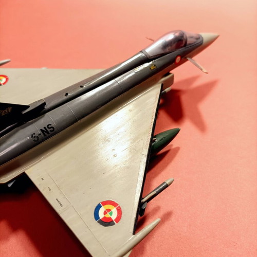 Plastic Eurofighter model 1/72 new, painted and armed