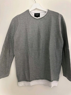 Pull & Bear gray thin blouse like new with white neckline