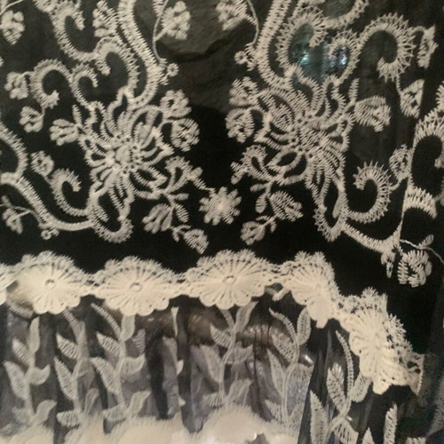Black and white blouse like new with flairy sleeves