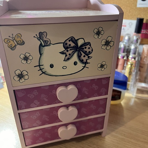 Sanrio Hello Kitty Jewelry Box like new, pink with mirror
