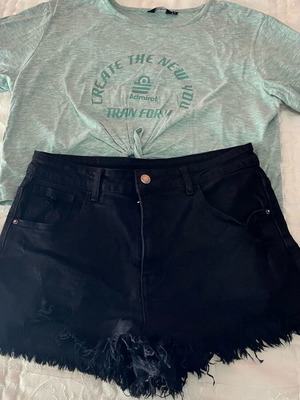 Set of shorts size 40 and Admiral L blouse used, multicolor