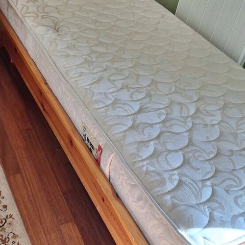 Single bed and Media Strom mattress like new