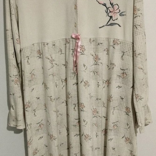 Lanes nightgown like new, size large, ecru with pink flowers
