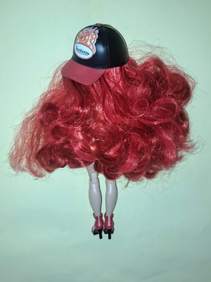 Rainbow High Ruby Anderson 2000 doll like new