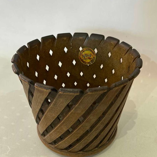 Vintage plastic flower pot used 14x17