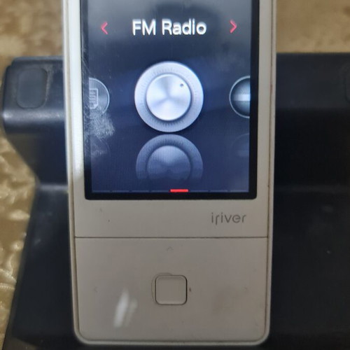 Mp3 player 8GB with built-in speaker and micro SD slot