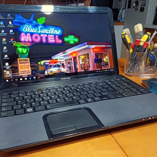 Toshiba Satellite C-855 laptop Intel Core i3 4GB RAM 500GB HDD Windows 10