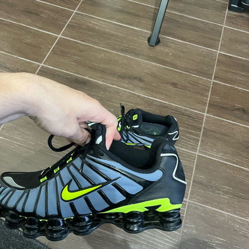 Nike Shox TL like new, Thunderstorm Volt-Black color, size 44.5