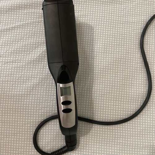 Babyliss Paris hair straightener used