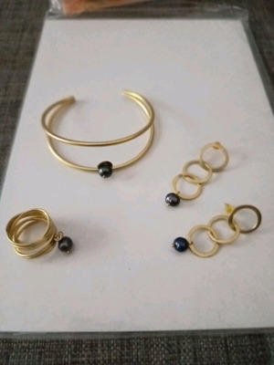 Jewelry set bracelet earrings and ring new