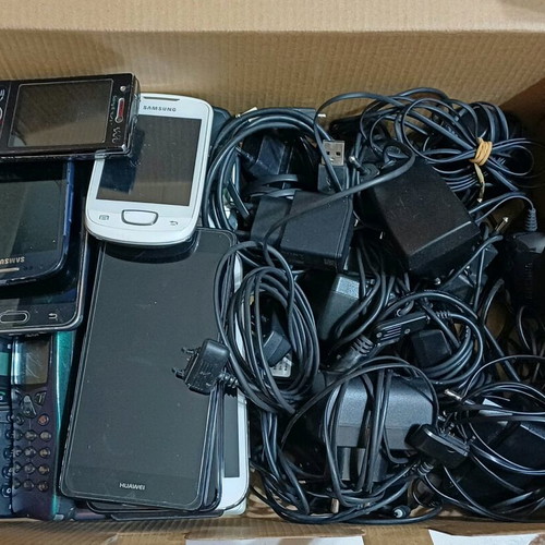 Cell phones used, functional with batteries and chargers