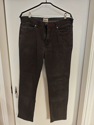 Montego men's pants used with subtle check pattern W33 L32