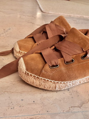Ugg Suede Espadrille Sneakers Camel Size 36.5 Like New