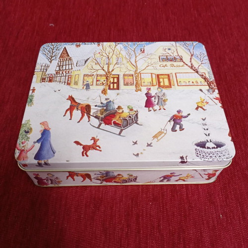 Christmas metal box used in excellent condition