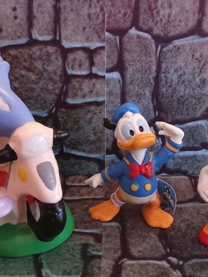 Disney Donald Duck and Daisy Duck figures set like new, vintage