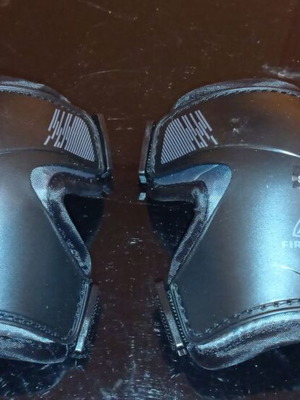 Knee pads size small like new