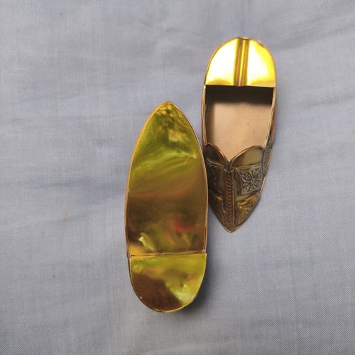 Vintage metal ashtrays set of 2 babouche slippers, like new