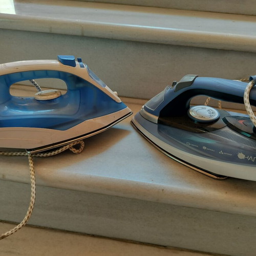 Electric steam irons, set of 2