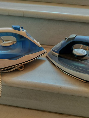 Electric steam irons, set of 2