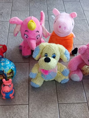 Lot of 3 assorted plush toys and small toys