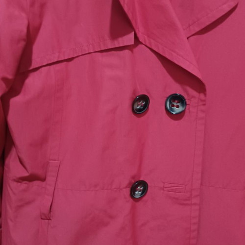 Red mid-length trench coat like new, size Medium