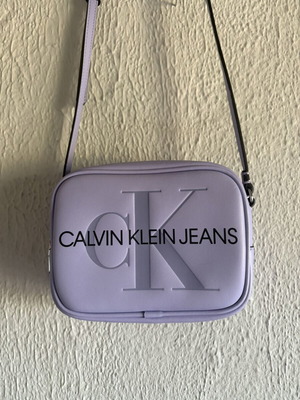 Calvin Klein lilac crossbody bag like new