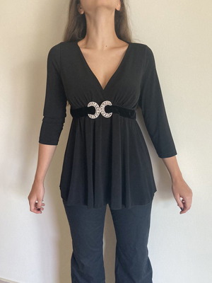 Black long-sleeve V-neck blouse with silver design new, size M