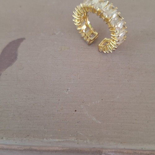 Gold-plated adjustable steel ring with crystals