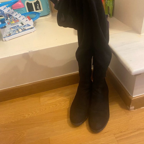Zara black over-the-knee boots size 38 used with zipper flaw