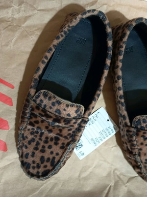 Moccasins animal print H&M new, size 36, black and brown