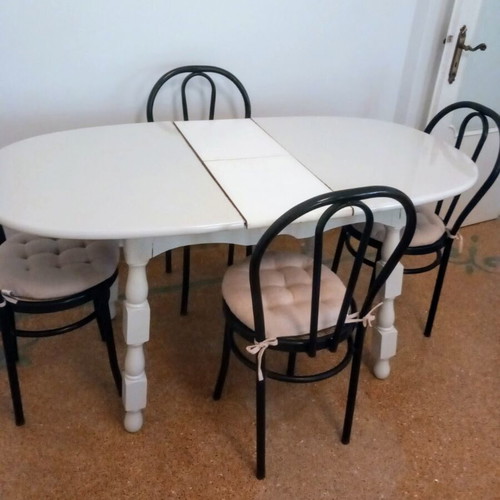 Dining table with 4 Viennese chairs like new, white, extendable