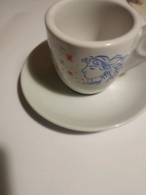 Loumides set of 8 cups with 8 saucers like new