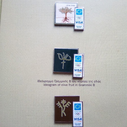 Συλλεκτική κασετίνα με 6 pins Visa καινούργια