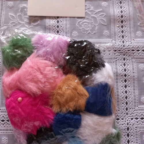 Pom pom with elastic for hanging new, in various colors