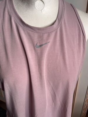 Μπλουζάκι Nike oversized σαν καινούργιο, ροζ, μέγεθος L