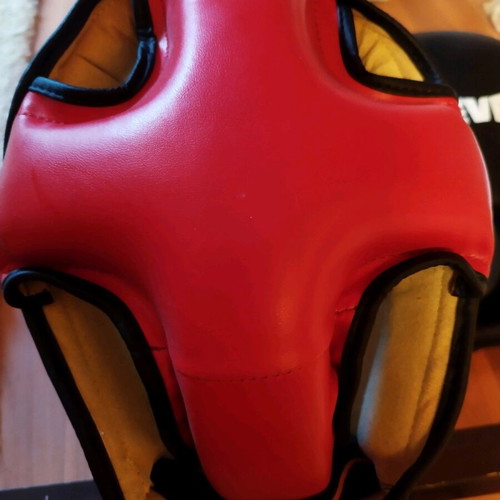 Kickboxing equipment Seven helmet and gloves set like new