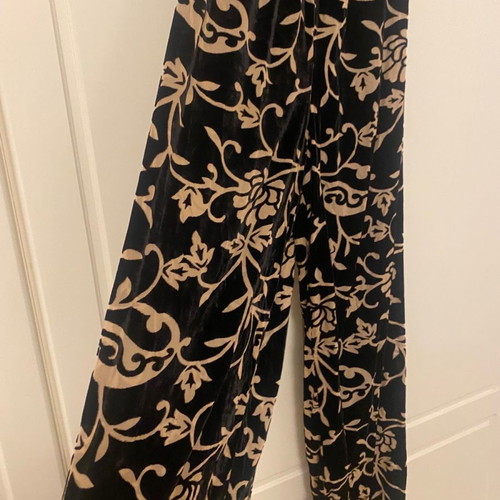Nema velvet pants with embossed patterns new, s/m