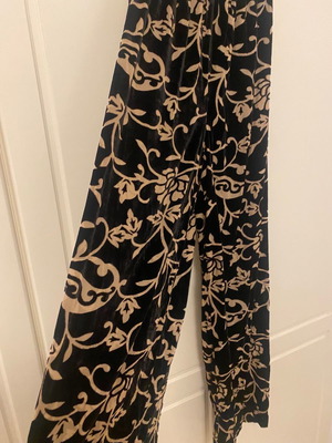 Nema velvet pants with embossed patterns new, s/m