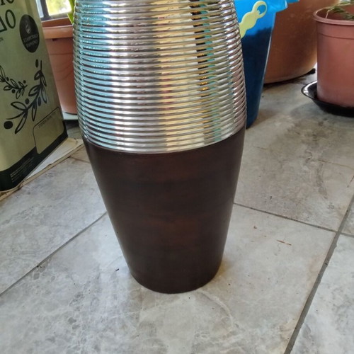 Madlene vase 30.5cm mango wood like new with minor marks