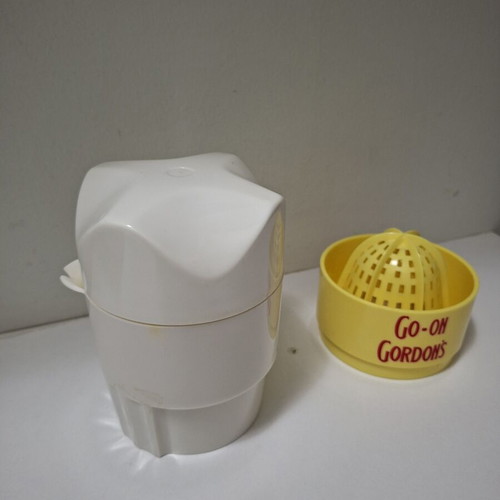Gordon’s Gin Stifter and Shaker 2 in 1 like new