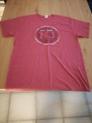 Gildan t-shirt xl like new, red 100% cotton
