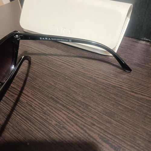 Zara sunglasses like new, black