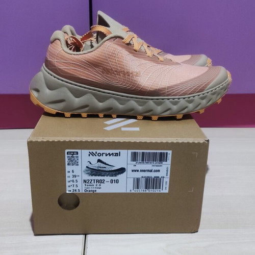 Nnormal Tomir 2.0 trail running shoes new, size 39 1/3, orange