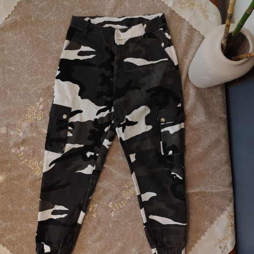 Military pants like new, size medium, multicolor