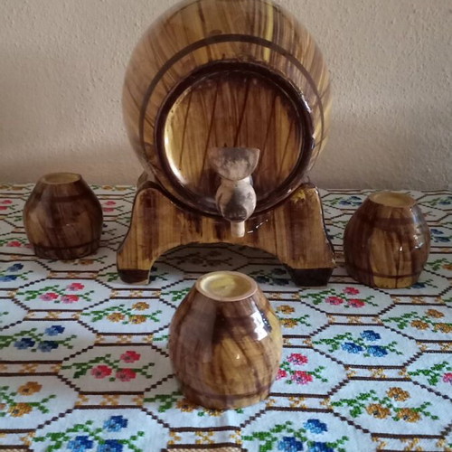 Wooden decorative barrel with 3 wooden cups used
