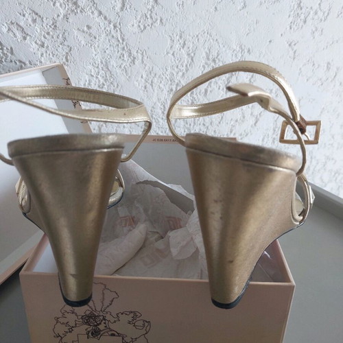 Jennifer Lopez shoes used, gold platform size 38