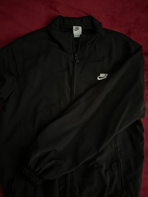 Nike jacket size large like new, black